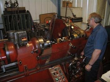 Crankshaft , magnafluxing, straightening, regrinding, Gleason Submerged Arc Welder